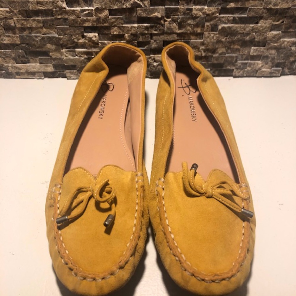 B Makowsky Suede Mustard Yellow Flats | Sz 9.5